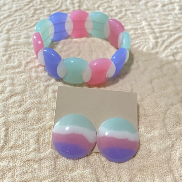 Avon earrings and bracelet pastel parfait set. - Picture 2 of 11